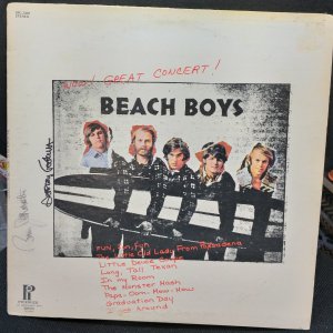 תקליט חתום ע״י BRUCE JOHNSTON THE BEACH BOYS